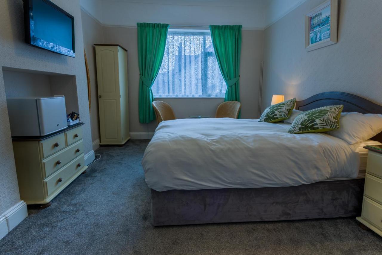 Relax At Rosscourt Guest House-Free On Site Parking (Adults Only) Bournemouth Exteriör bild